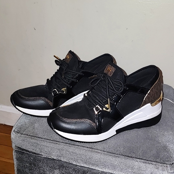 Michael Kors Shoes - Picture 6 of 11